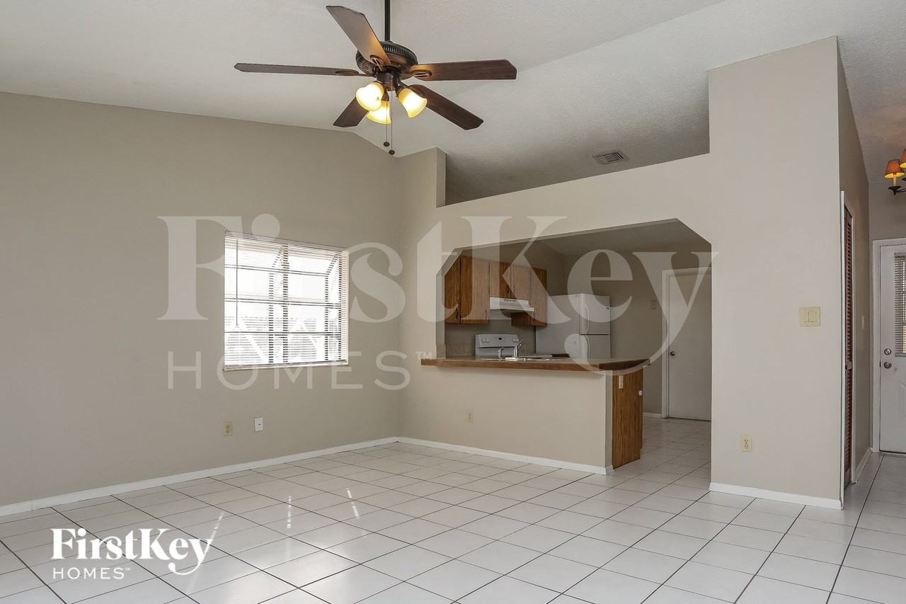 525 Sean Ct - Photo 5 of 16