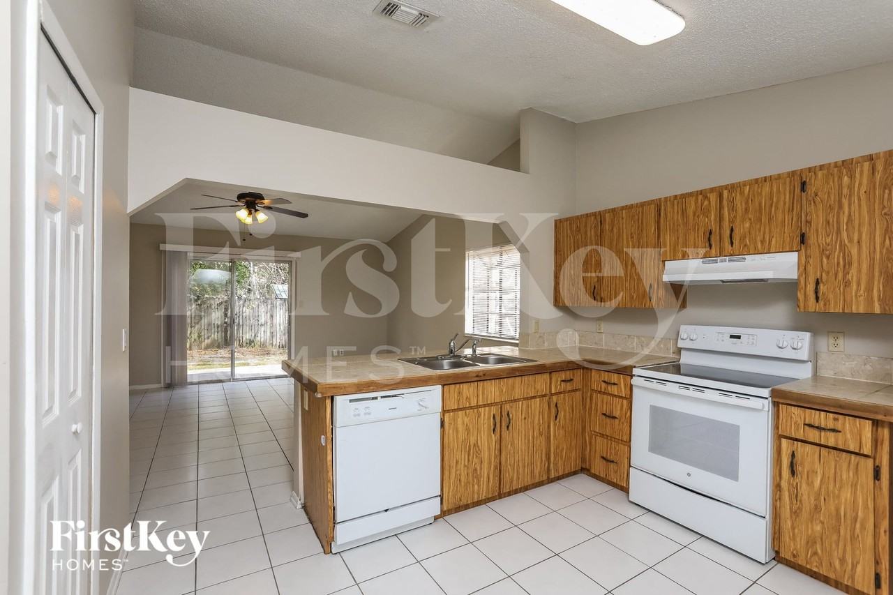 525 Sean Ct - Photo 6 of 16
