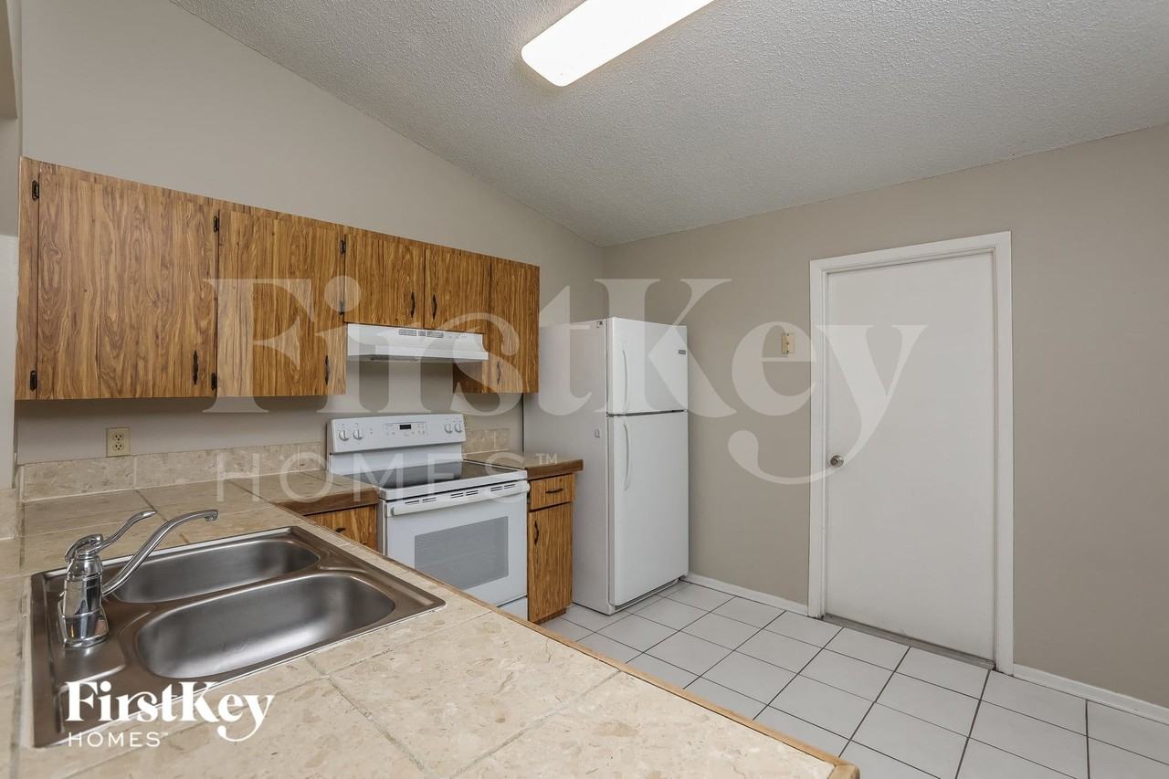 525 Sean Ct - Photo 7 of 16