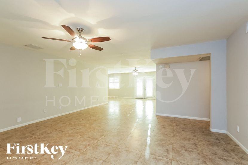5106 S Fairfield Dr - Photo 3 of 15