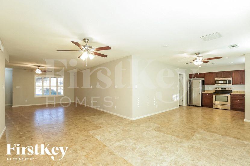 5106 S Fairfield Dr - Photo 4 of 15