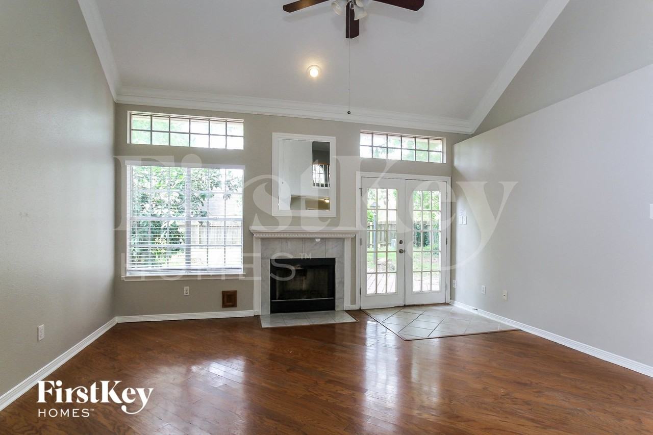5003 Maple Brook Ln - Photo 3 of 15