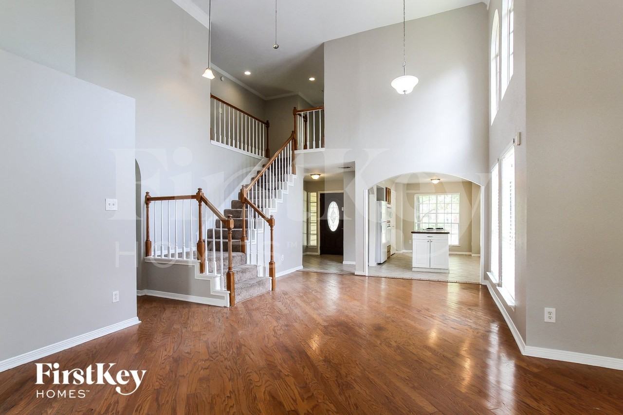 5003 Maple Brook Ln - Photo 4 of 15