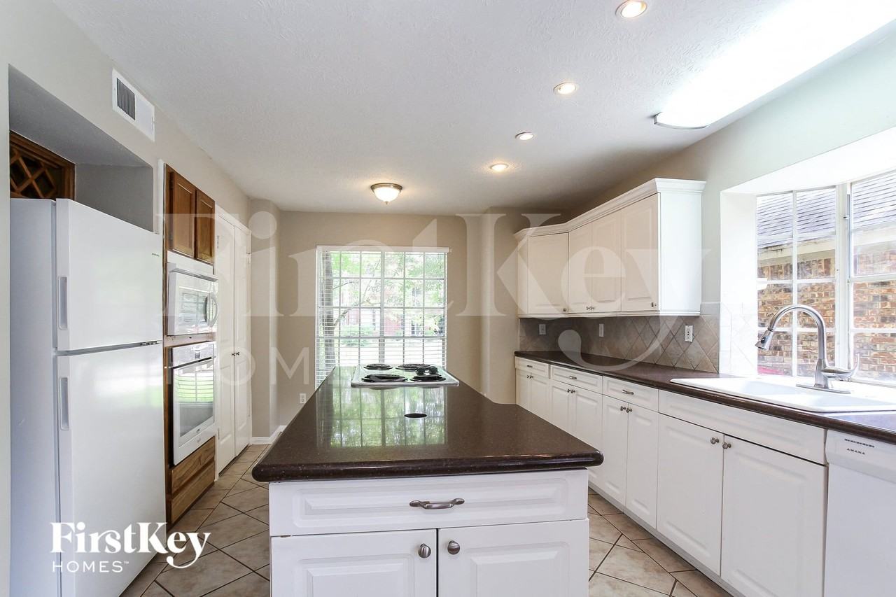 5003 Maple Brook Ln - Photo 5 of 15