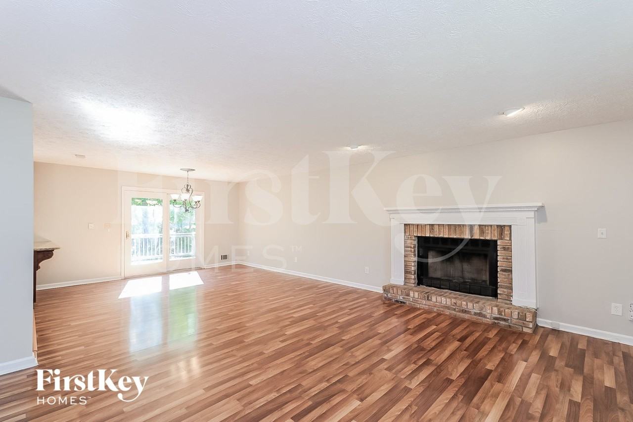 4894 Raven Way Ne - Photo 2 of 15