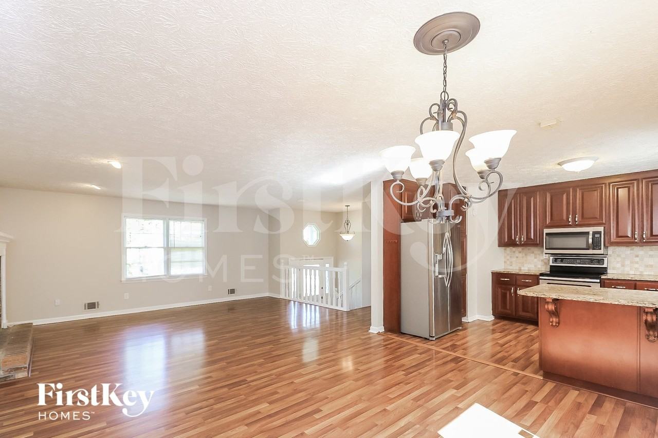 4894 Raven Way Ne - Photo 3 of 15
