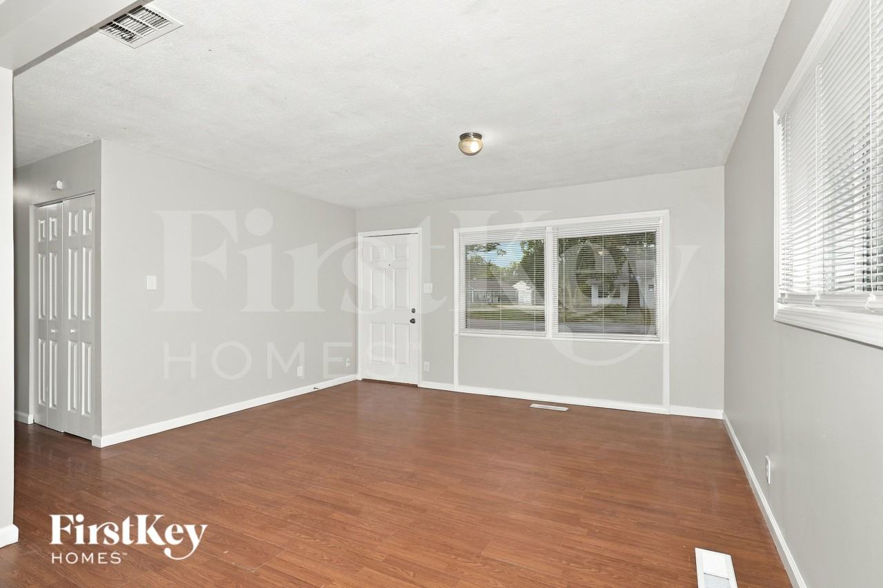 4801 Leone Dr - Photo 2 of 16