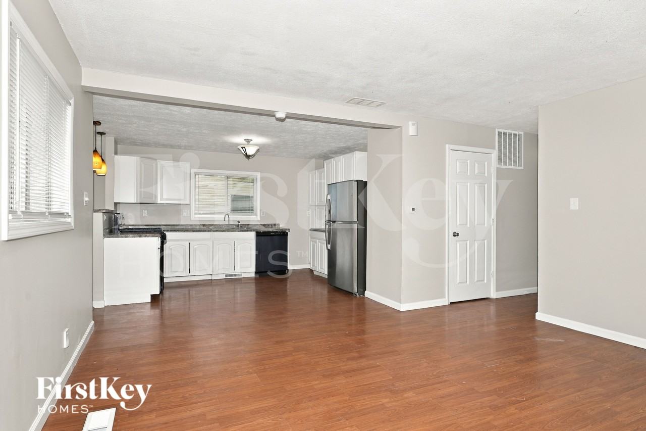 4801 Leone Dr - Photo 3 of 16