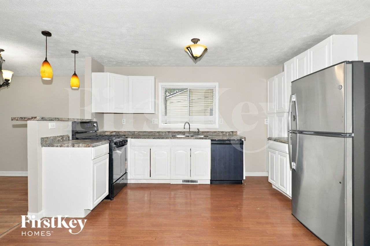 4801 Leone Dr - Photo 5 of 16
