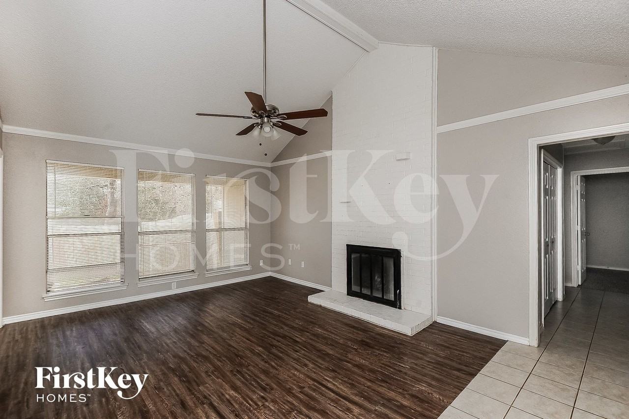 4108 April Dr - Photo 3 of 15