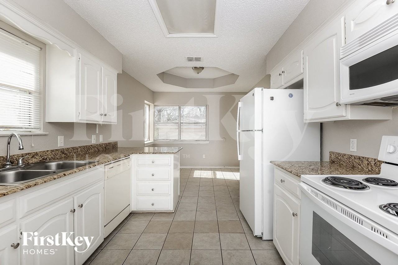 4108 April Dr - Photo 6 of 15
