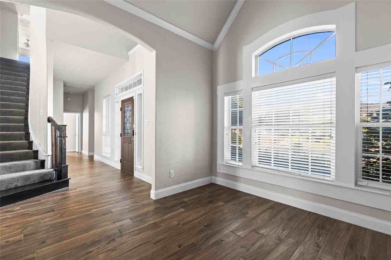 5517 Greenview Ct - Photo 4 of 40