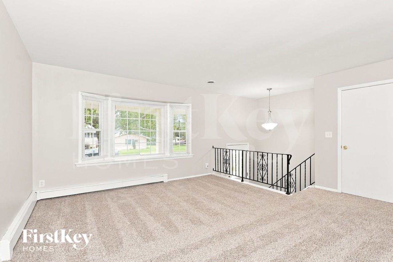 401 Longview Dr - Photo 4 of 15