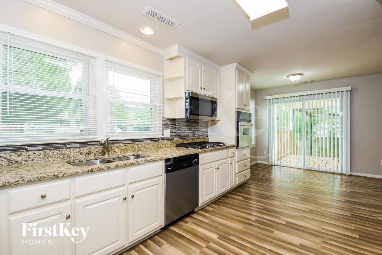3861 Furr Ave - Photo 5 of 15