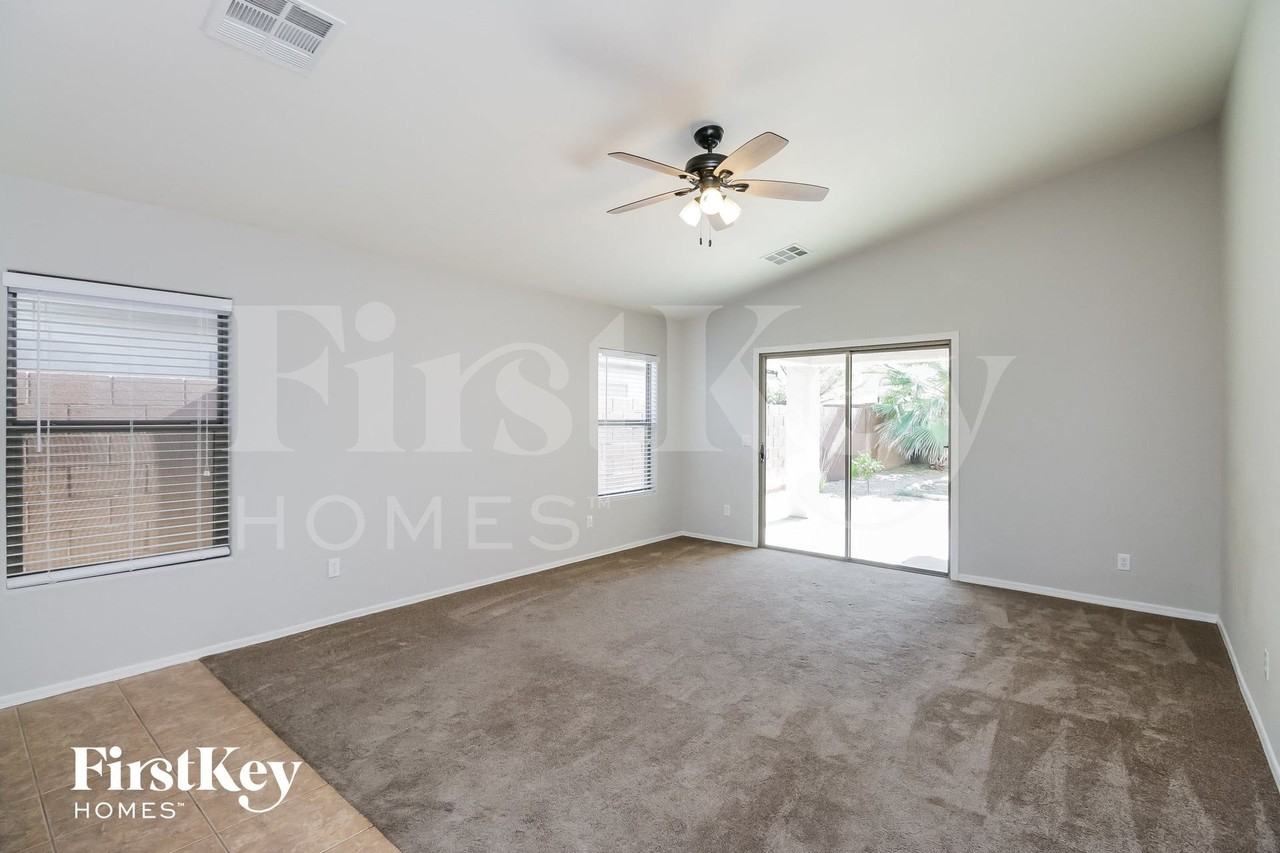 3193 W Sunshine Butte Dr - Photo 2 of 15