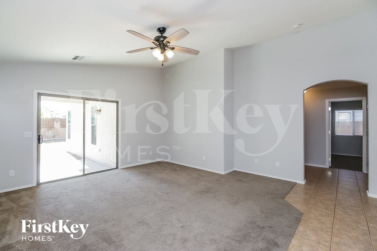 3193 W Sunshine Butte Dr - Photo 3 of 15
