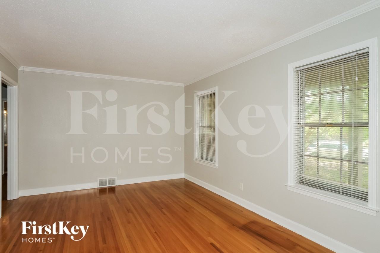 3040 Wade St - Photo 4 of 19