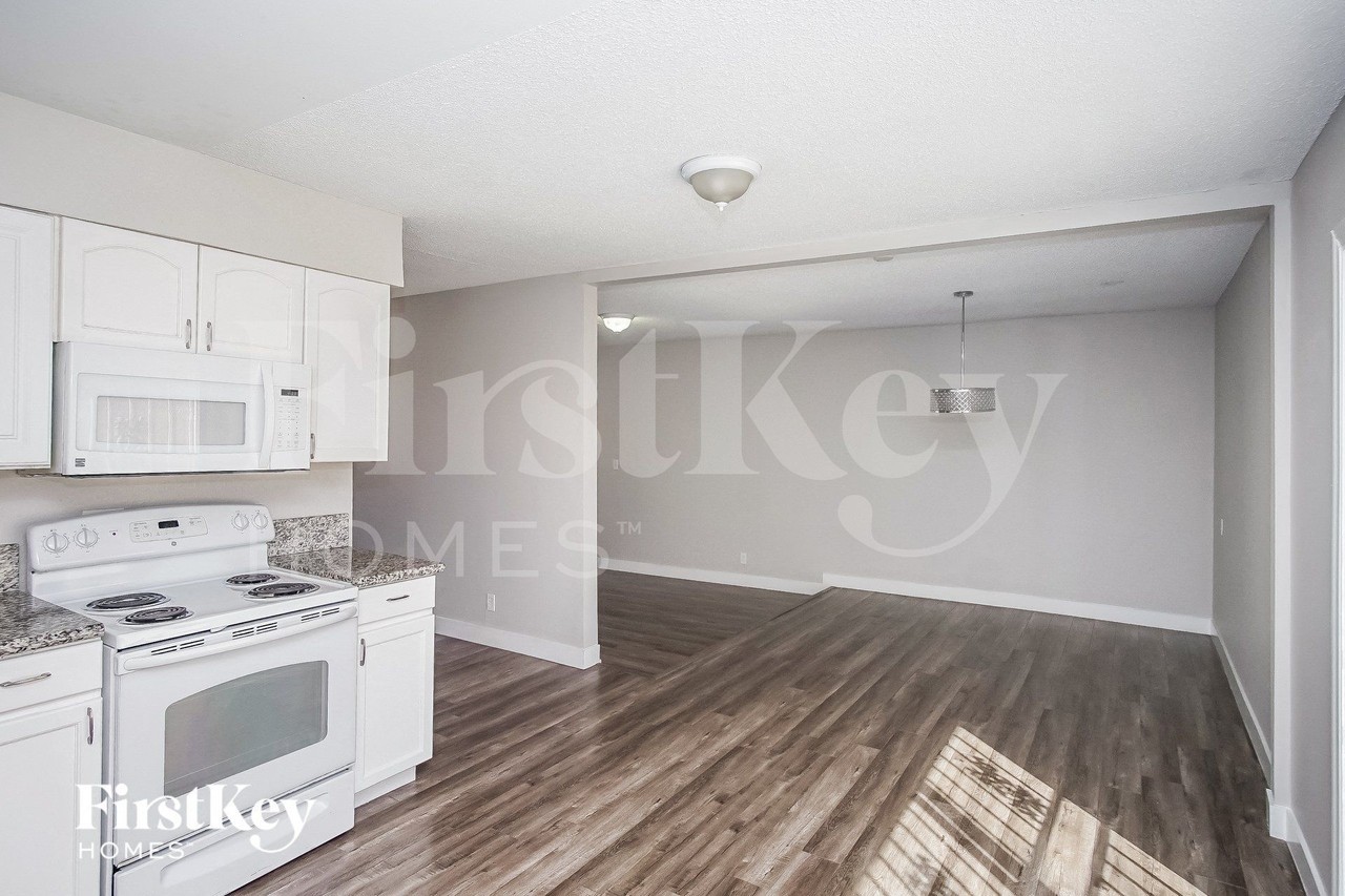 2716 Sword St - Photo 6 of 15