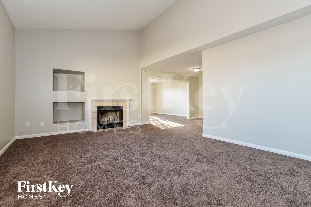 2603 Dawnlake Dr - Photo 2 of 14