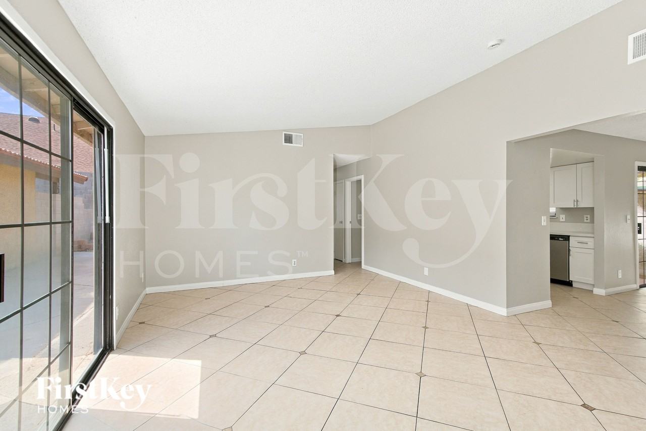 1809 Yellow Rose St - Photo 2 of 16