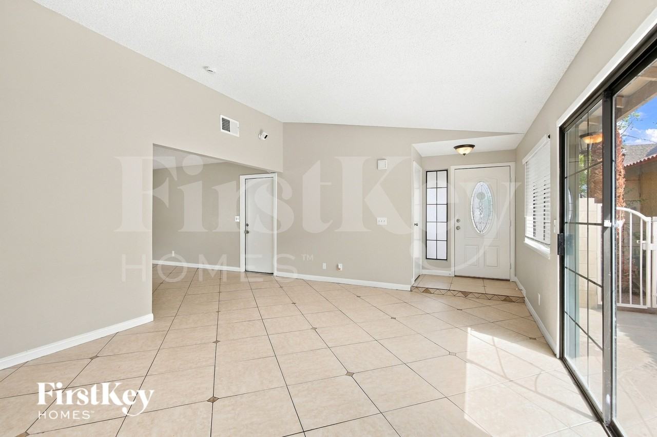 1809 Yellow Rose St - Photo 3 of 16