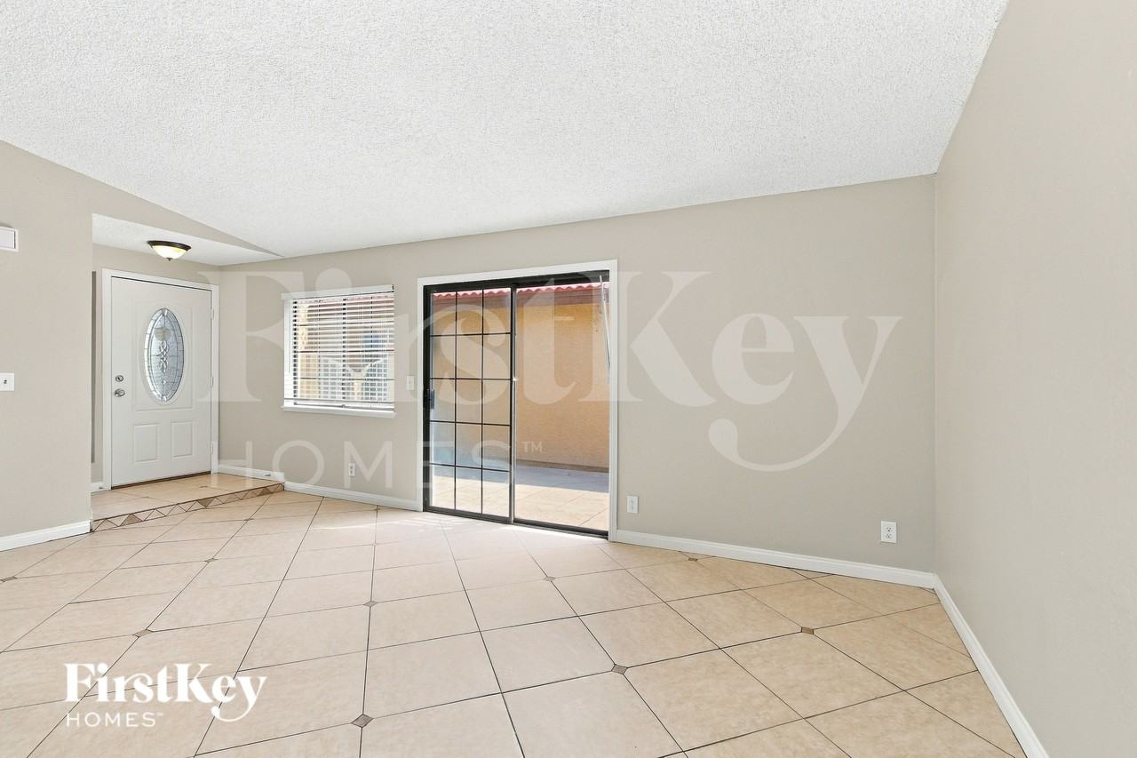 1809 Yellow Rose St - Photo 4 of 16