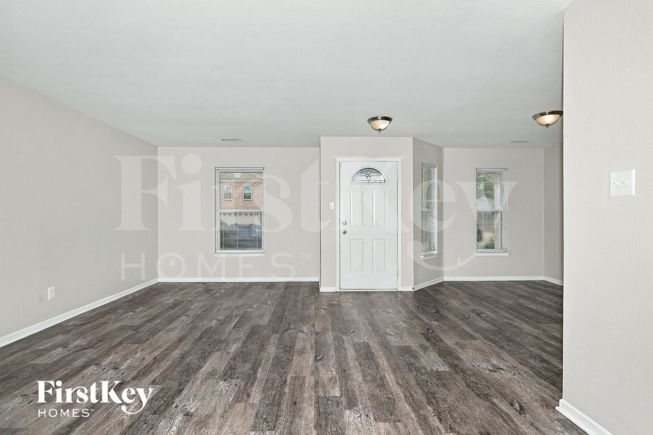 15400 Gallow Ln - Photo 2 of 16