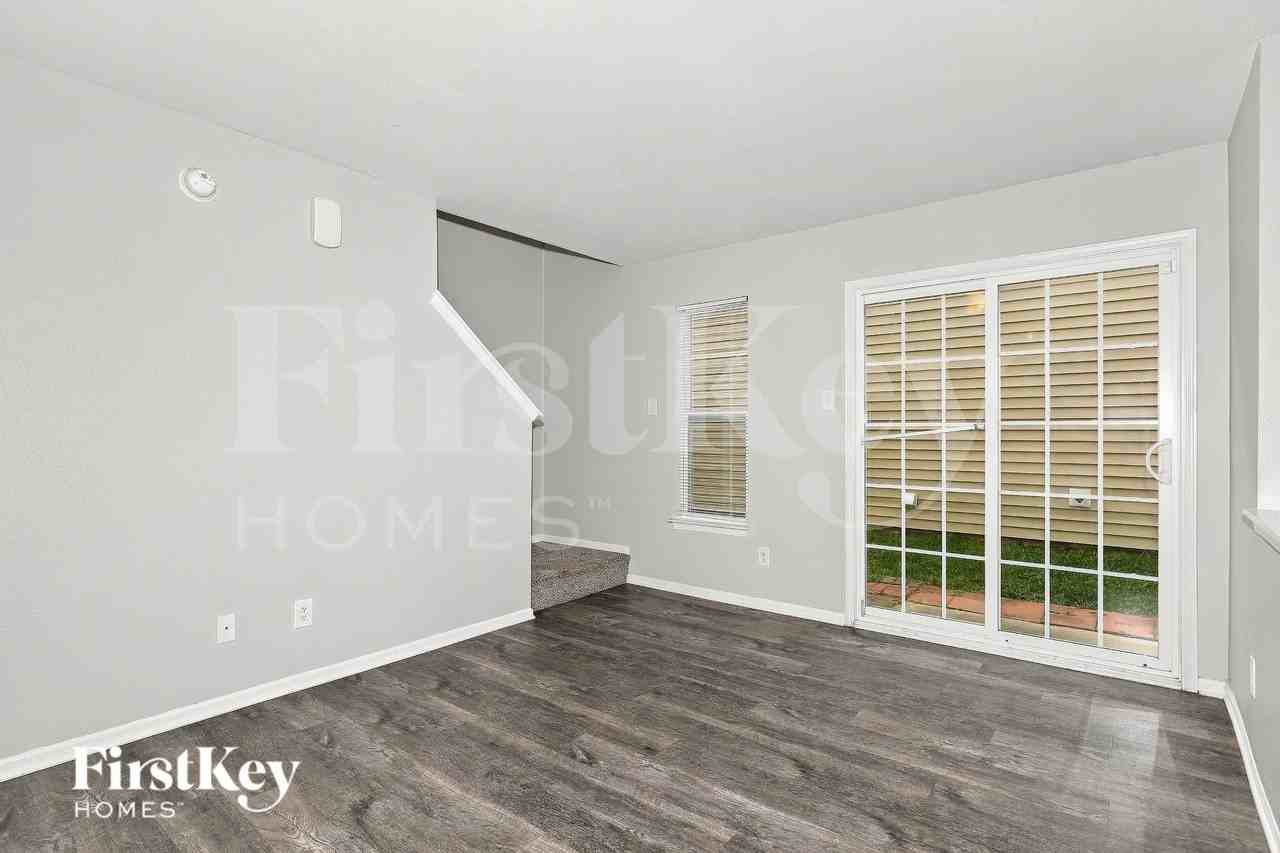 15400 Gallow Ln - Photo 3 of 16