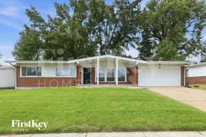 featured image of 1525 Aintree Dr