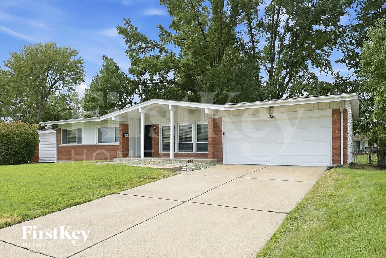 1525 Aintree Dr - Photo 2 of 16