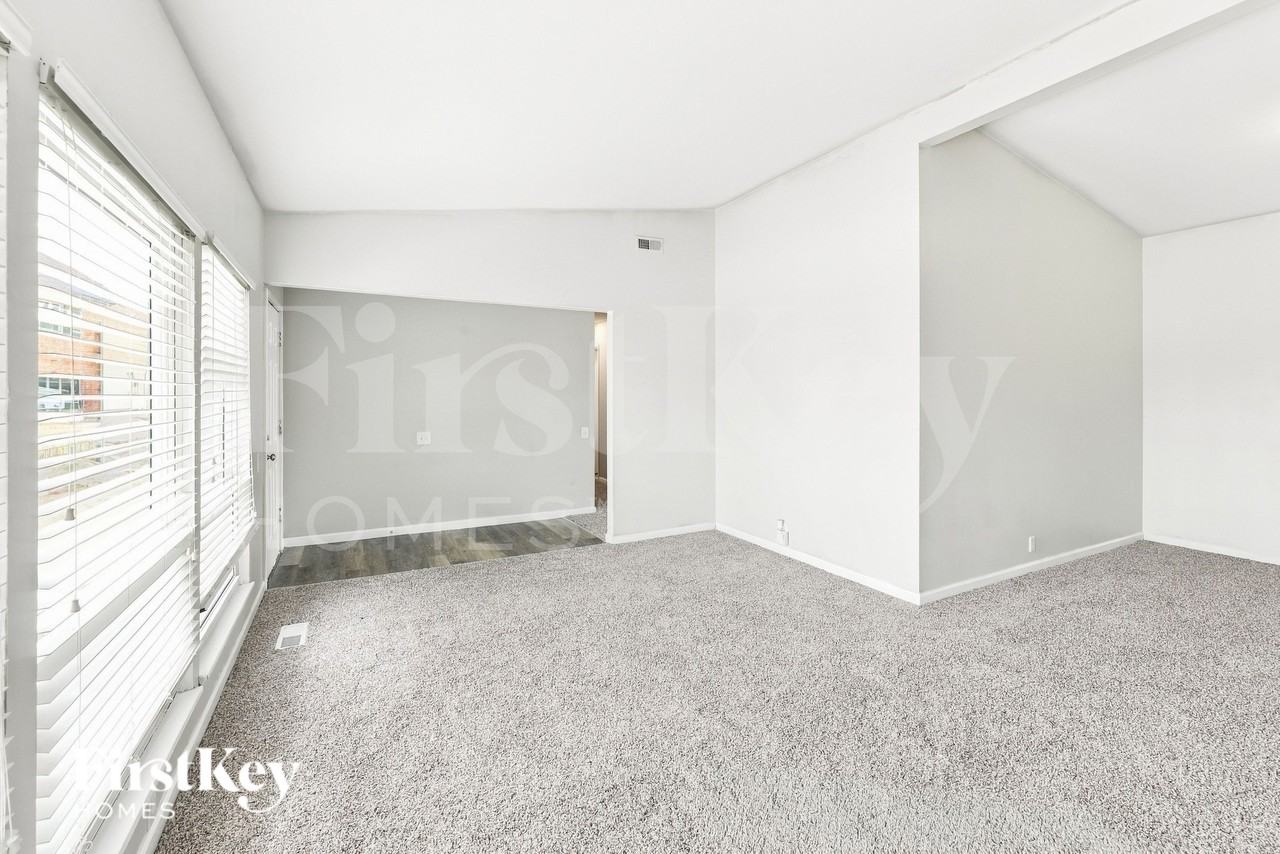 1525 Aintree Dr - Photo 4 of 16
