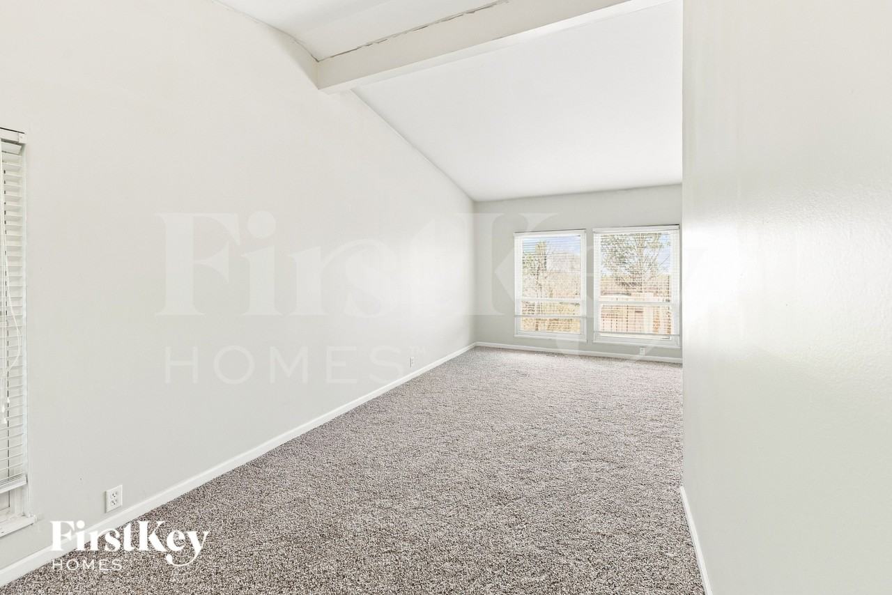 1525 Aintree Dr - Photo 5 of 16
