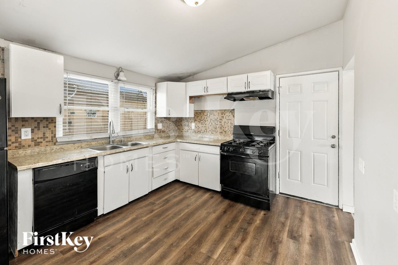 1525 Aintree Dr - Photo 6 of 16