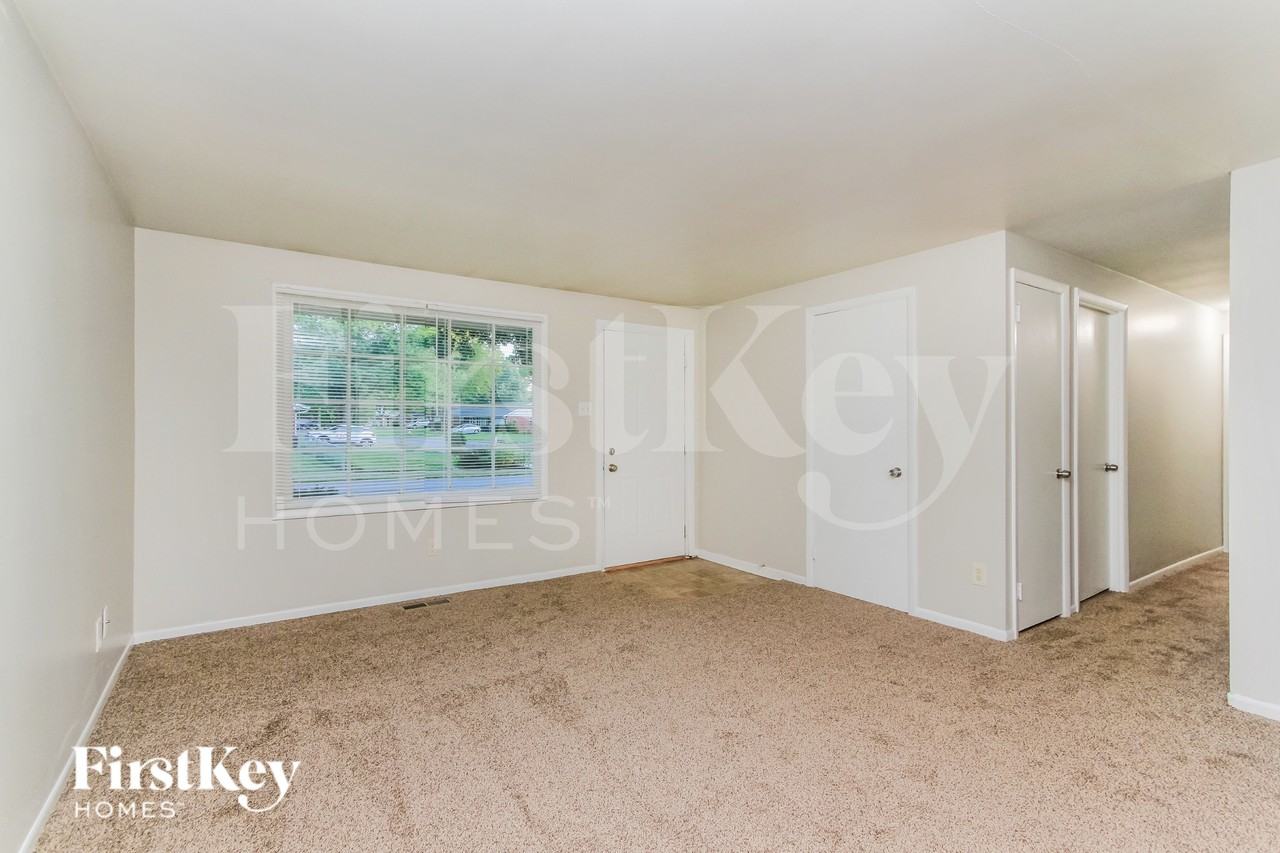 11048 Mcdowell Dr - Photo 4 of 16