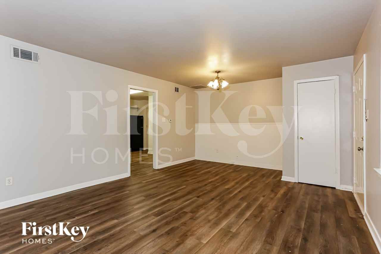 10455 Plummer Dr - Photo 3 of 16