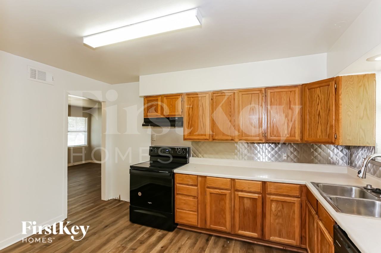10455 Plummer Dr - Photo 6 of 16