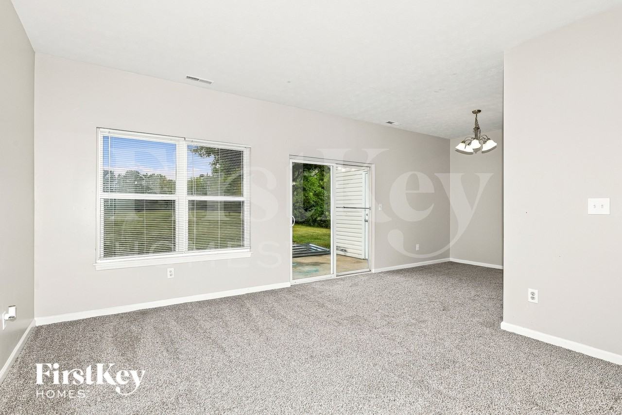 10368 Platinum Dr - Photo 2 of 16