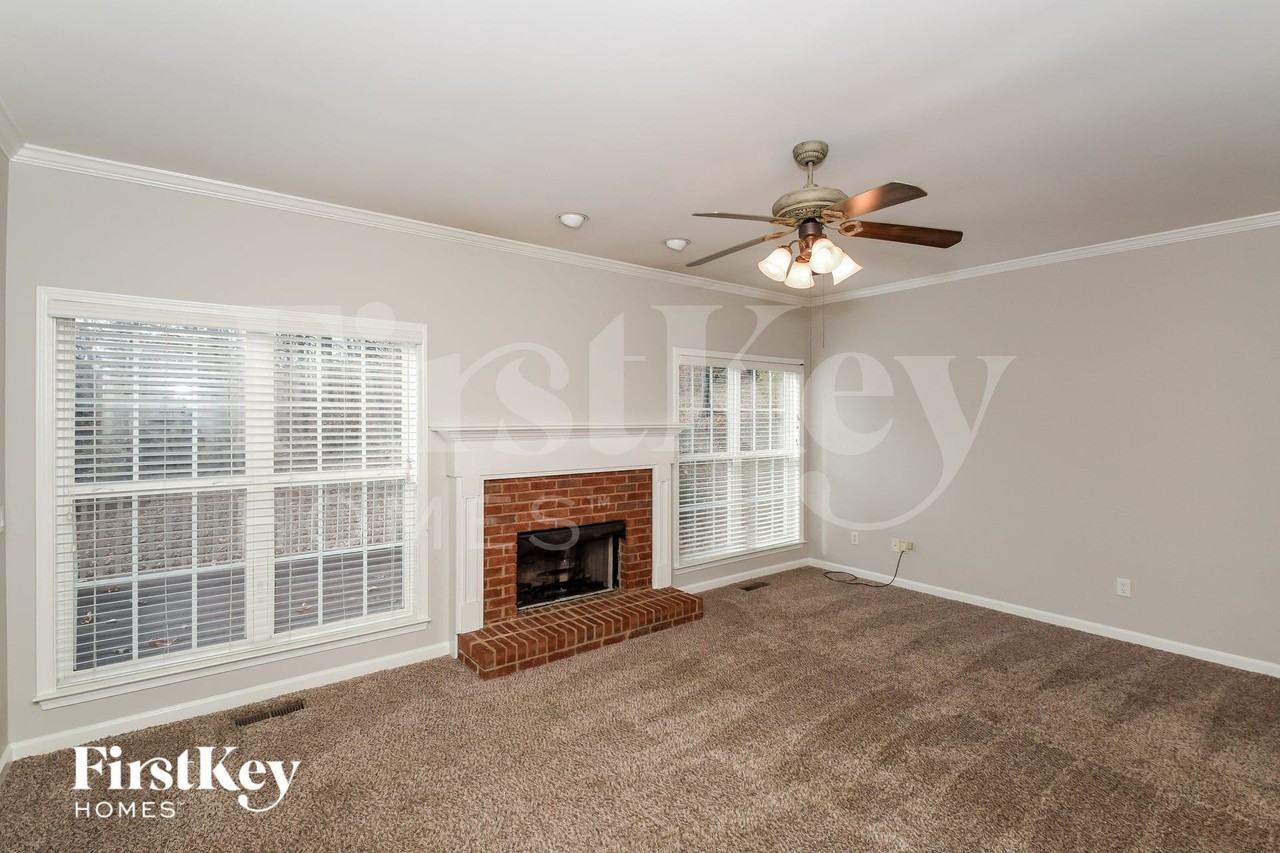 101 Orchard Ln - Photo 2 of 15