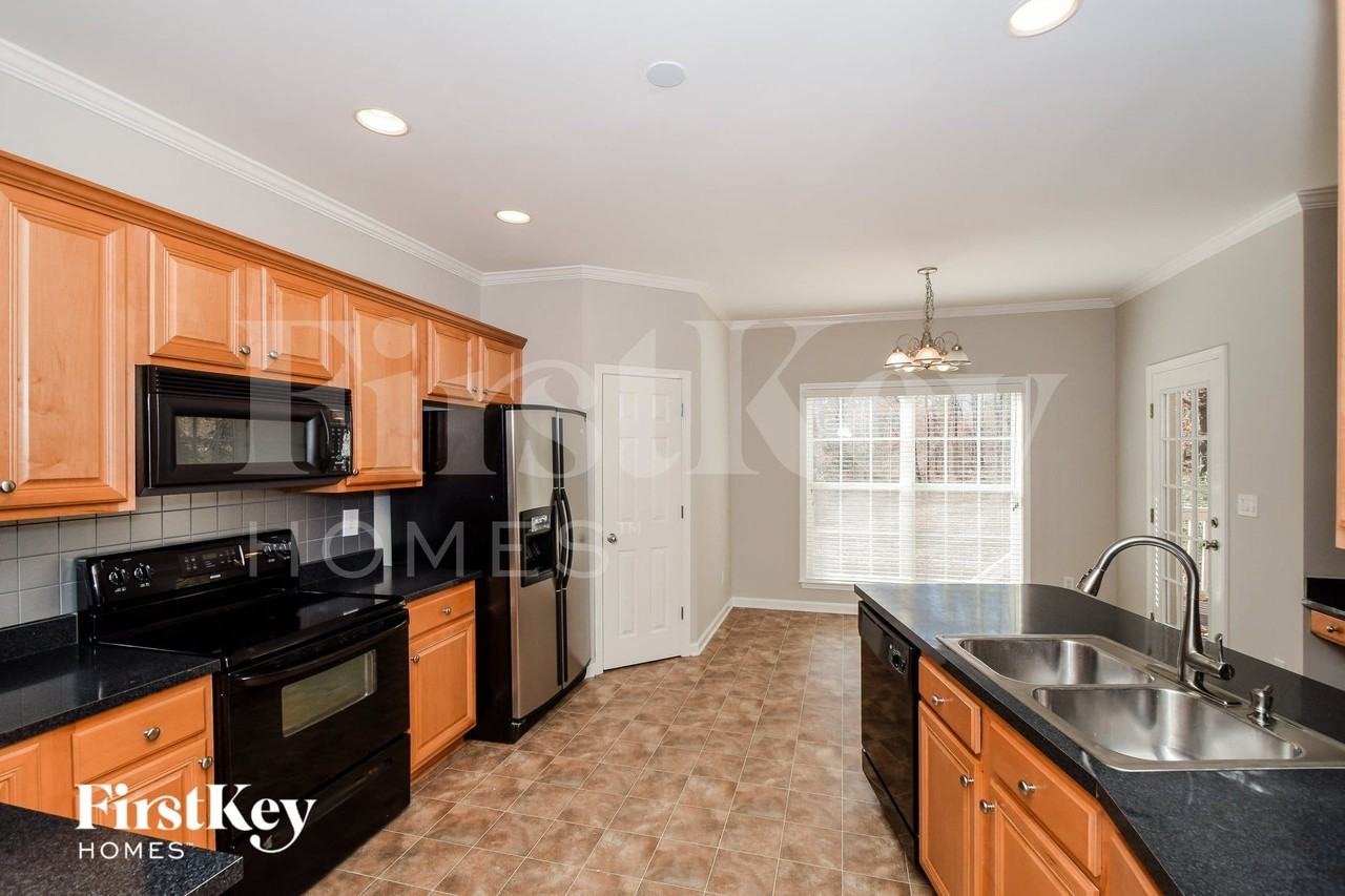 101 Orchard Ln - Photo 5 of 15