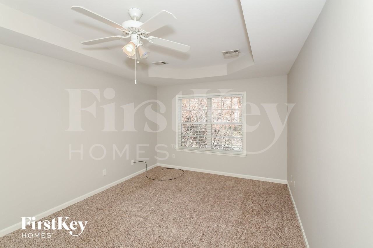101 Orchard Ln - Photo 6 of 15