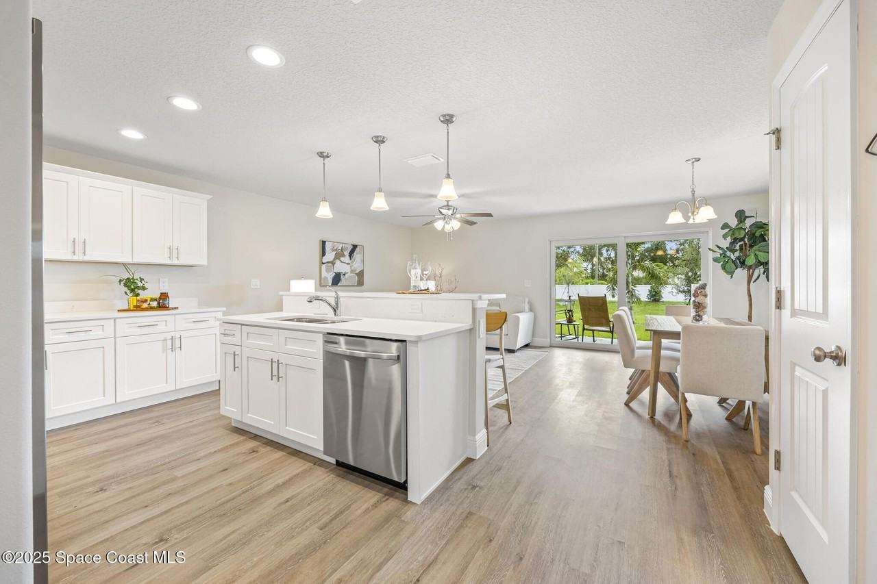 188 Hidden Woods Pl - Photo 4 of 24