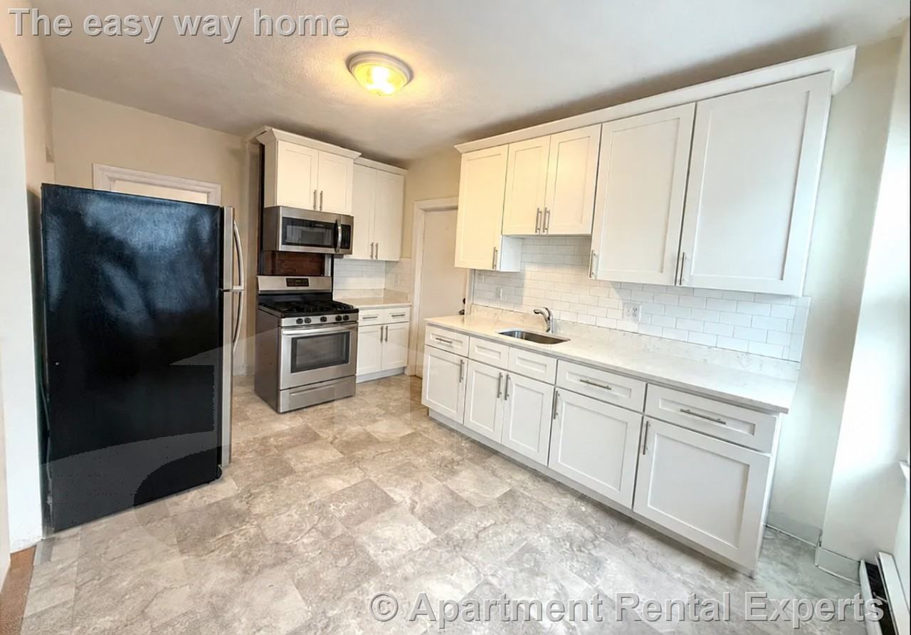 66 Morton Ave #2 - Photo 3 of 21