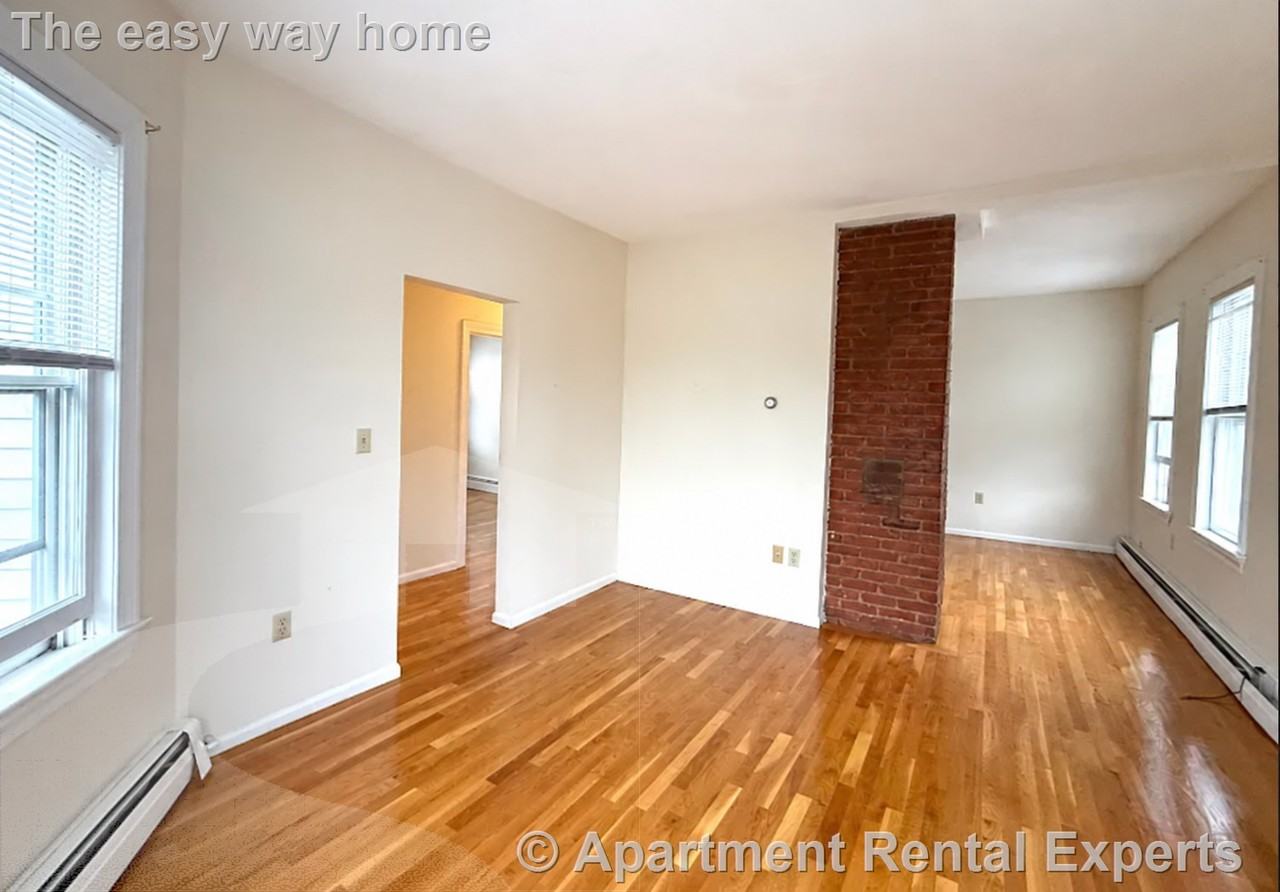 66 Morton Ave #2 - Photo 5 of 21