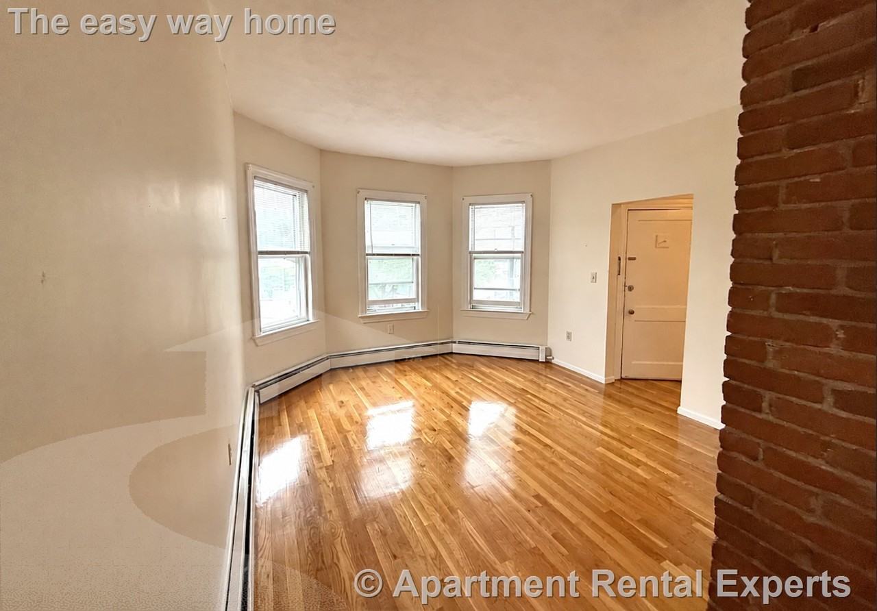 66 Morton Ave #2 - Photo 7 of 21