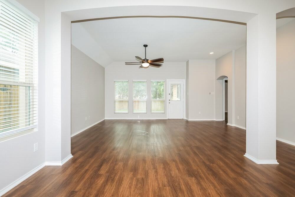 992 Northampton Dr - Photo 4 of 16