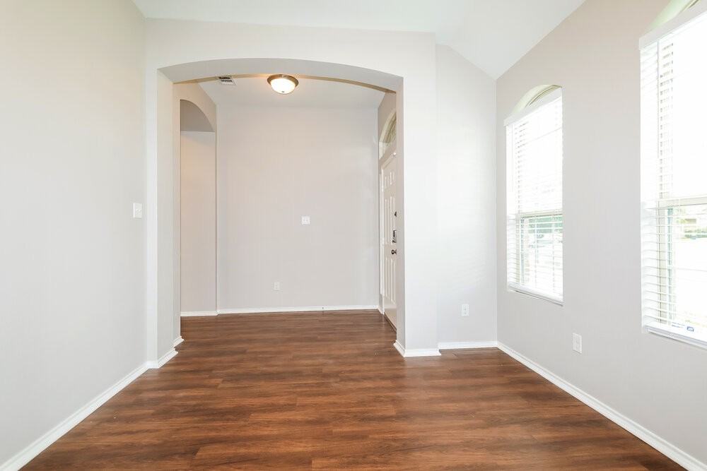 992 Northampton Dr - Photo 6 of 16