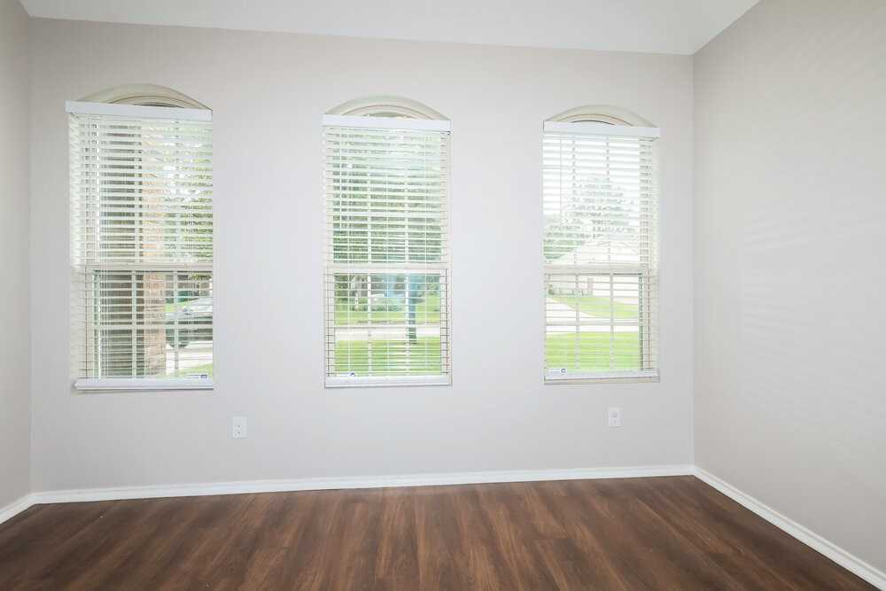 992 Northampton Dr - Photo 7 of 16