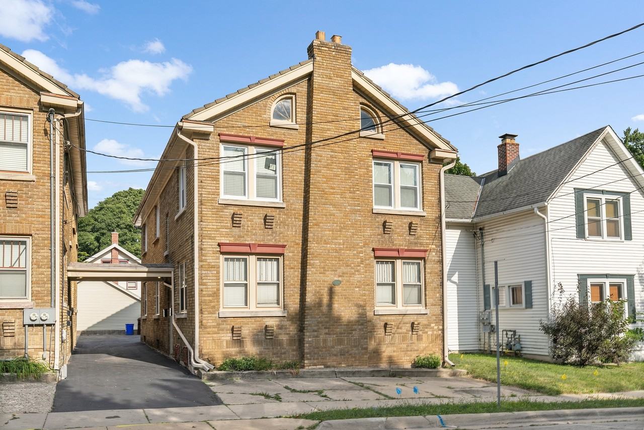 124 S Chicago Ave #2