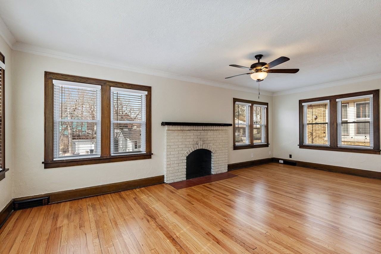 124 S Chicago Ave #2 - Photo 4 of 16