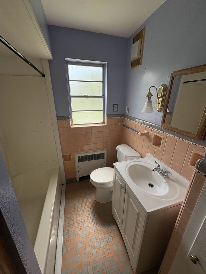 2421 Riverside Dr #1 - Photo 6 of 21